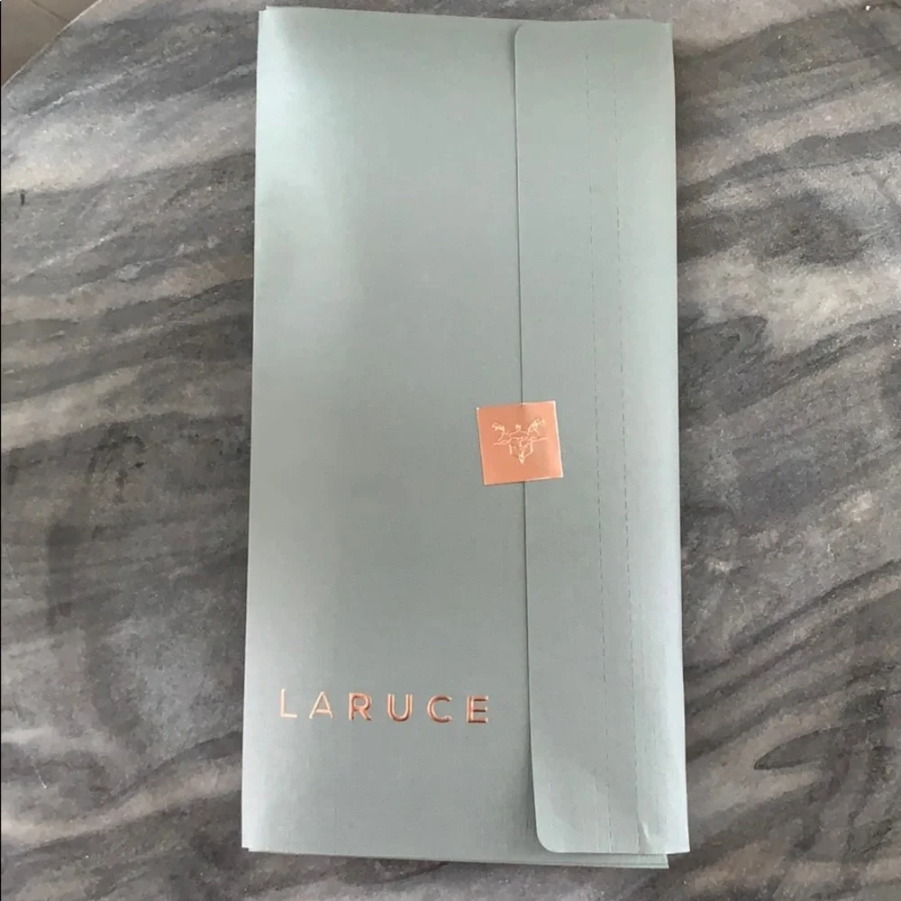 Laruce Essentials Brush Set in Black
